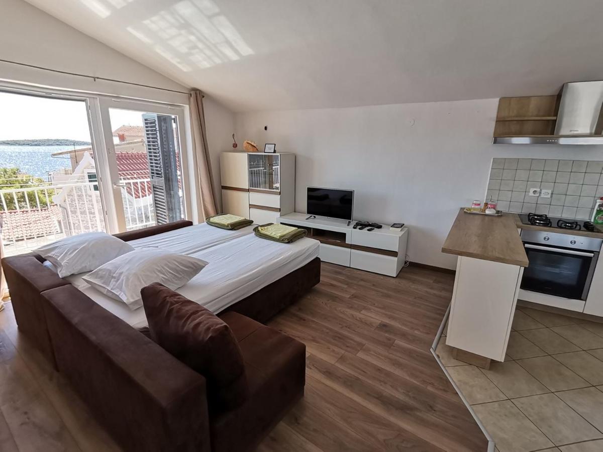 Apartment Zdravka Примоштен Экстерьер фото